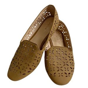 Jaclyn Smith Alisa Beige Perforated Slip-On Loafer Flats Womens Comfort Size 9